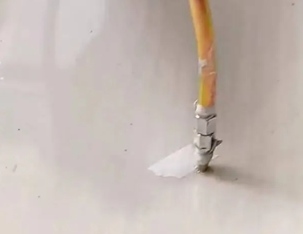 巩留瓷砖空鼓维修公司专业解答在瓷砖铺贴过程中，如果使用的砂料过粗（如全部使用了粗砂），可能会导致以下问题